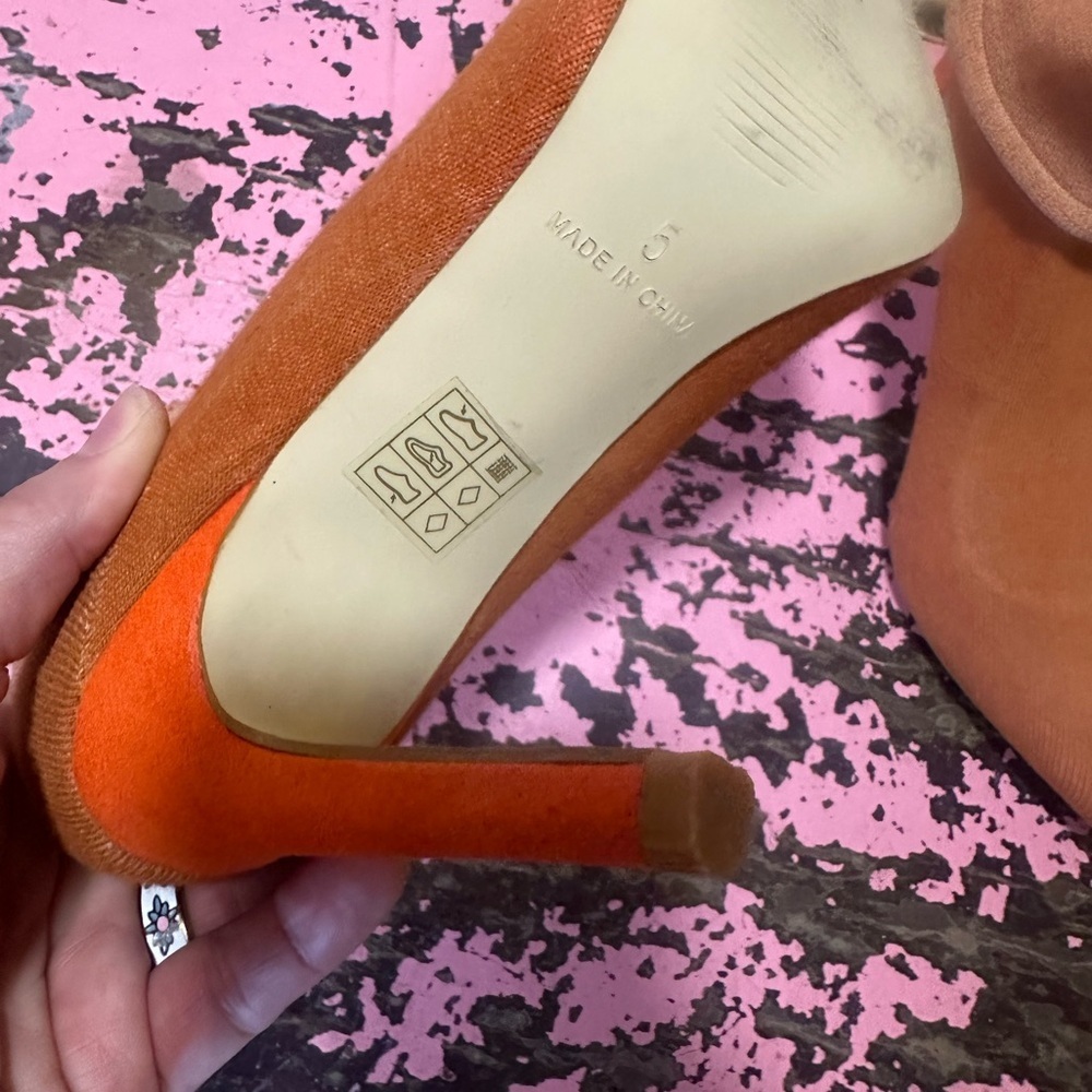 BEBO Women’s unique orange sock high heels sz 7 - Picture 9 of 9